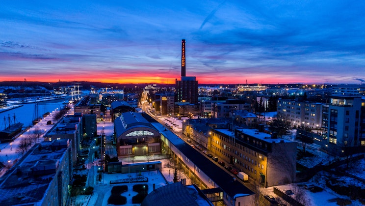 Talvinen ylhäältä päin kuvattu maisema turusta