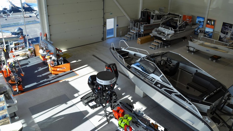 Pienkonekeskuksen myymälä.