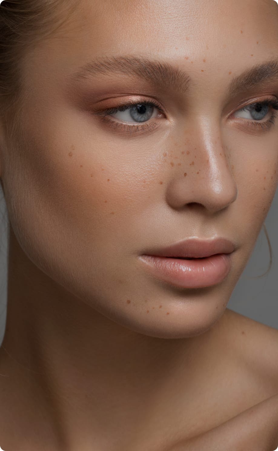 Model looking towards her left