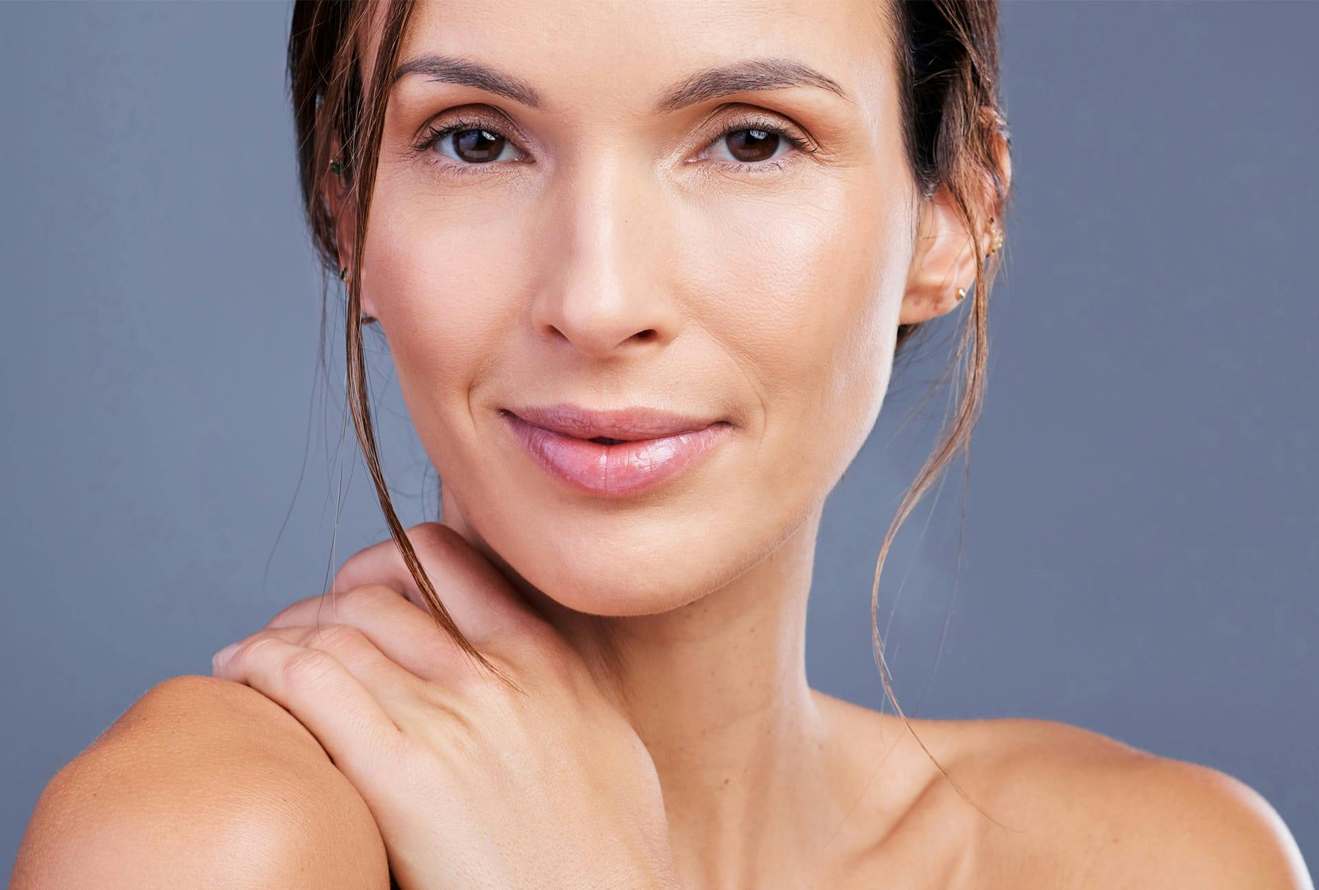 Woman with brown hair and brown eyes