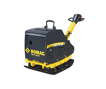 Rüttelplatte Bomag BPR 70/70 D online mieten ruettelplatte bomag bpr 70 70 d schraeg von der seite