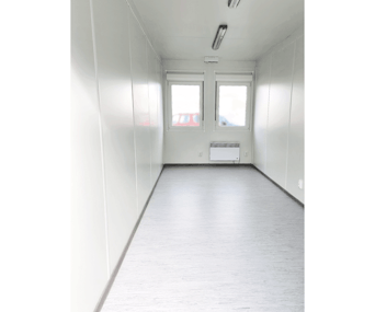 Bürocontainer MB20 von Mobilbox von innen mit Fenster