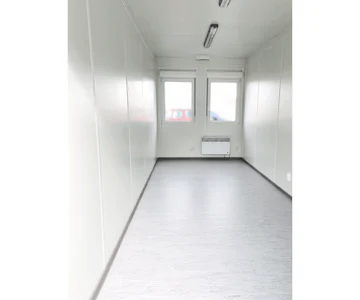 Innenansicht Bürocontainer MB20 von Mobilbox Bürocontainer MB20 von Mobilbox von innen mit Fenster