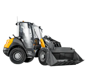 radlader mecalac as600 von der seite mit schaufel