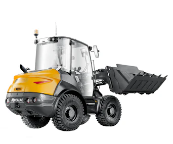 radlader mecalac as600 von hinten schraeg mit schaufel