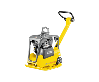 ruettelplatte wackerneuson dpu2550h schraeg von vorne