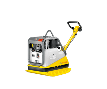 ruettelplatte wacker neuson dpu6555h schraeg von vorne