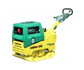 Ruettelplatte Ammann AVH5030 online mieten Ruettelplatte Ammann AVH5030 schraeg von vorne