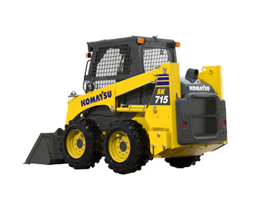 Kompaktlader Komatsu SK715-8 online mieten Kompaktlader Komatsu SK715-8 schräg von hinten