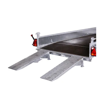 Tieflader Variant 3518B4 mit ausgeklappter Auffahrrampe