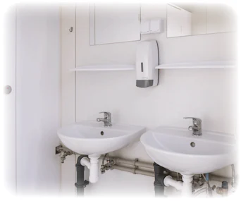 Sanitärcontainer MW23 von Mobilbox von innen mit Waschbecken