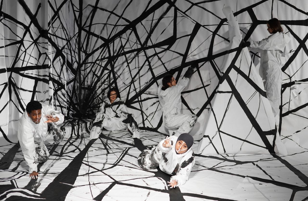 Werkschau – Ein Raumbild Grafische Inszenierung eines Raumes mit Schülerinnen