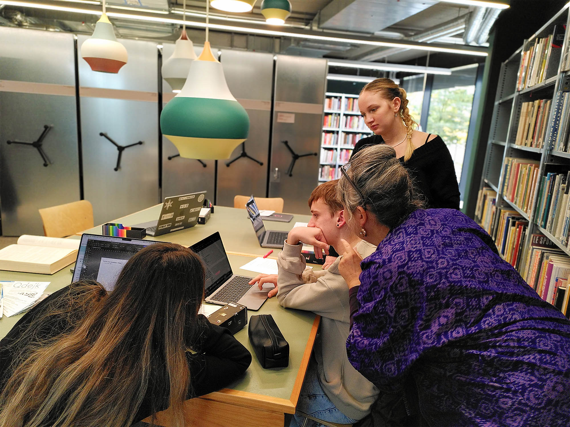 Bibliotheksbesuch Polygraf:innen