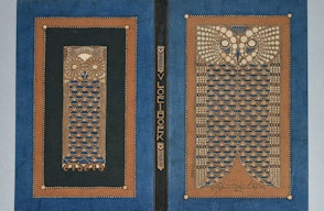 Stoffbezug für Schreibmappe, Batik, Design Chris Lebeau (1879–1945 Dachau), um 1905. Holland. Inv.Nr. 1906_139 Objekt aus der Textilsammlung