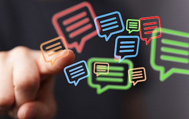 Finger und Sprechblasen