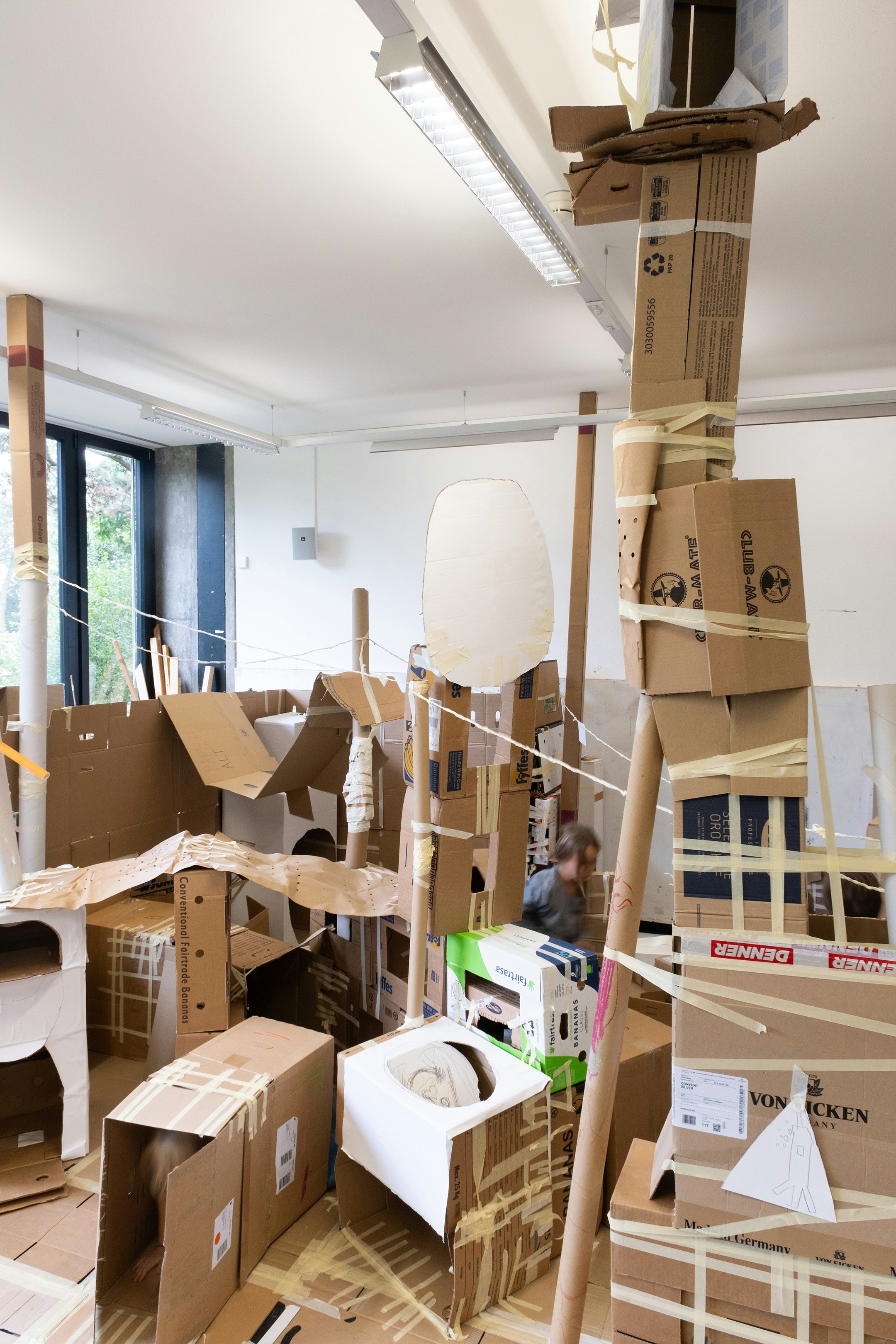 Kartonwelt, Bauen aus Karton im Raum, Workshop für Kinder, K'Werk Bildschule bis 16, Schule für Gestaltung Basel