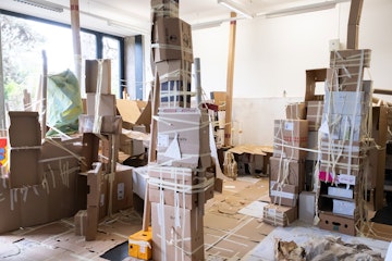Gebaute Objekte aus Karton