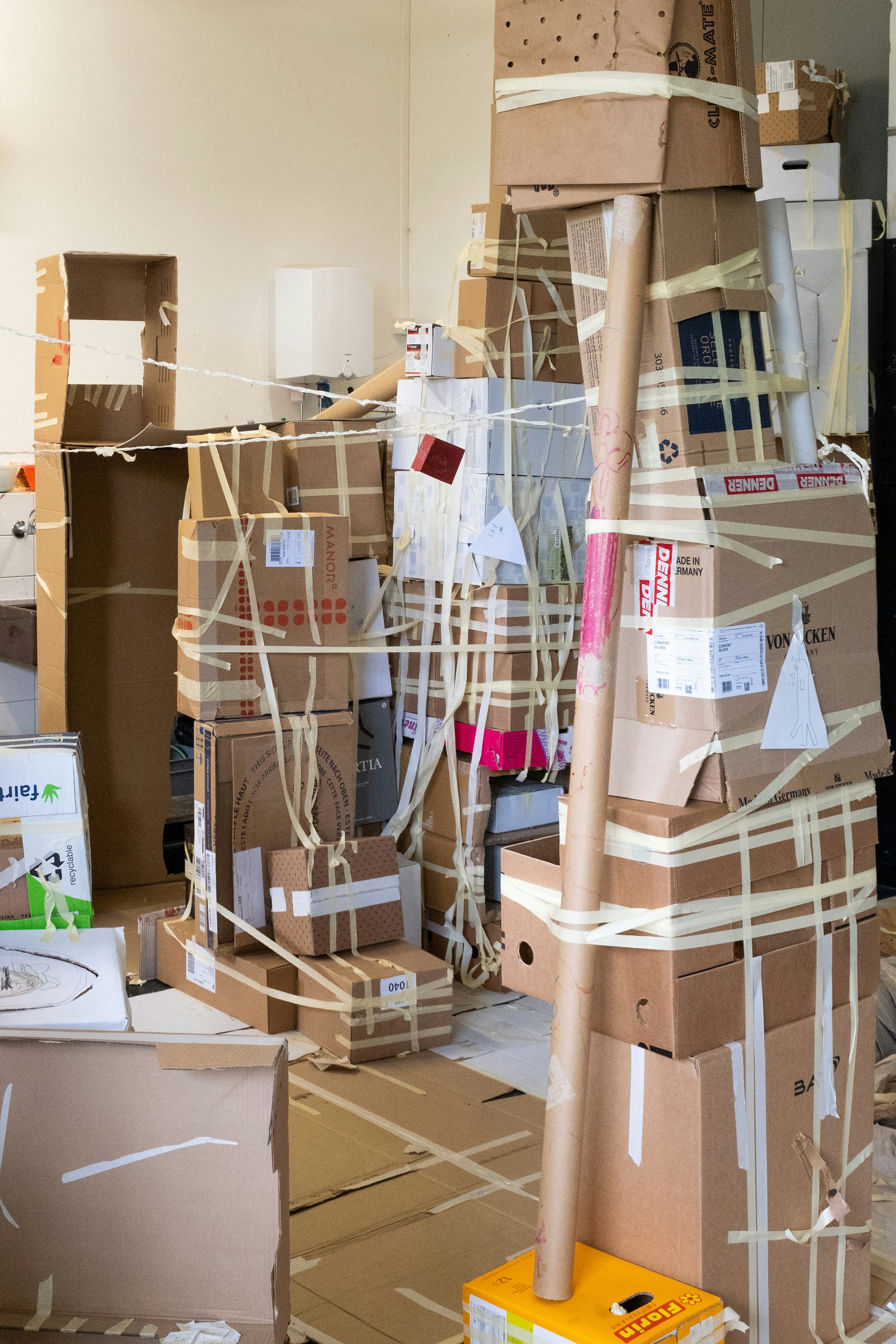 Kartonwelt, Bauen aus Karton im Raum, Workshop für Kinder, K'Werk Bildschule bis 16, Schule für Gestaltung Basel