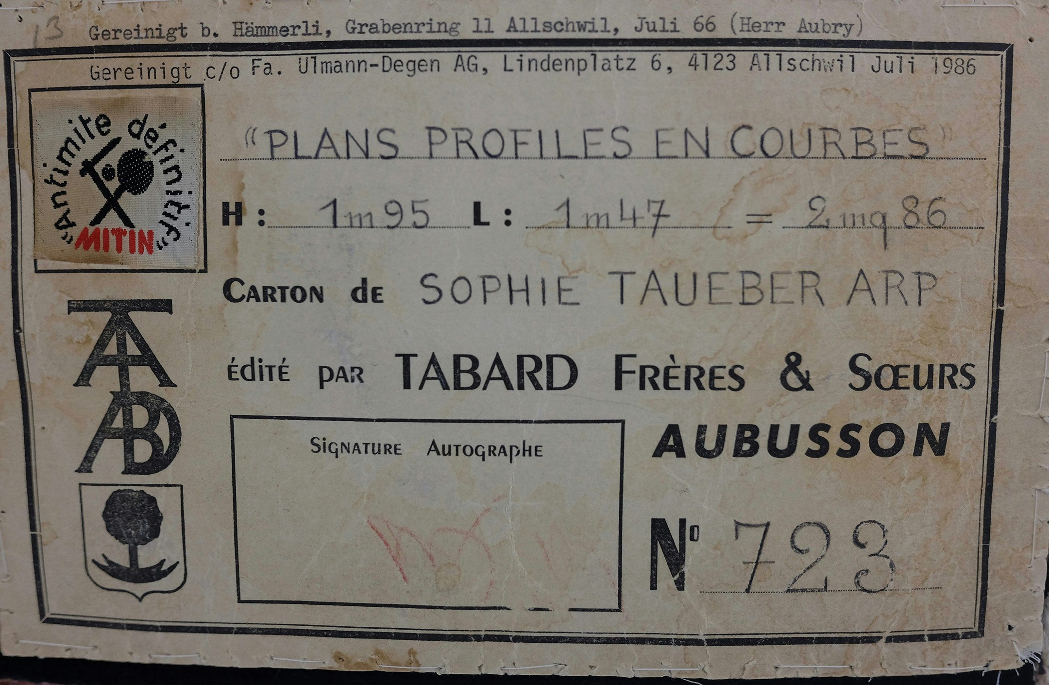 Die aufgenähte Etikette auf der Rückseite des Wandteppichs der SfG Textilsammlung (Inv.Nr. TS_2021_50) Etikette