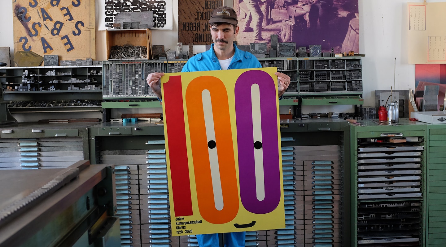 Foto: Hanna Jaray Dafi Kühne in seinem Atelier in Näfels