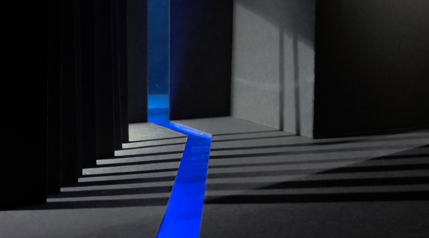 Schatten und Blaue Linie