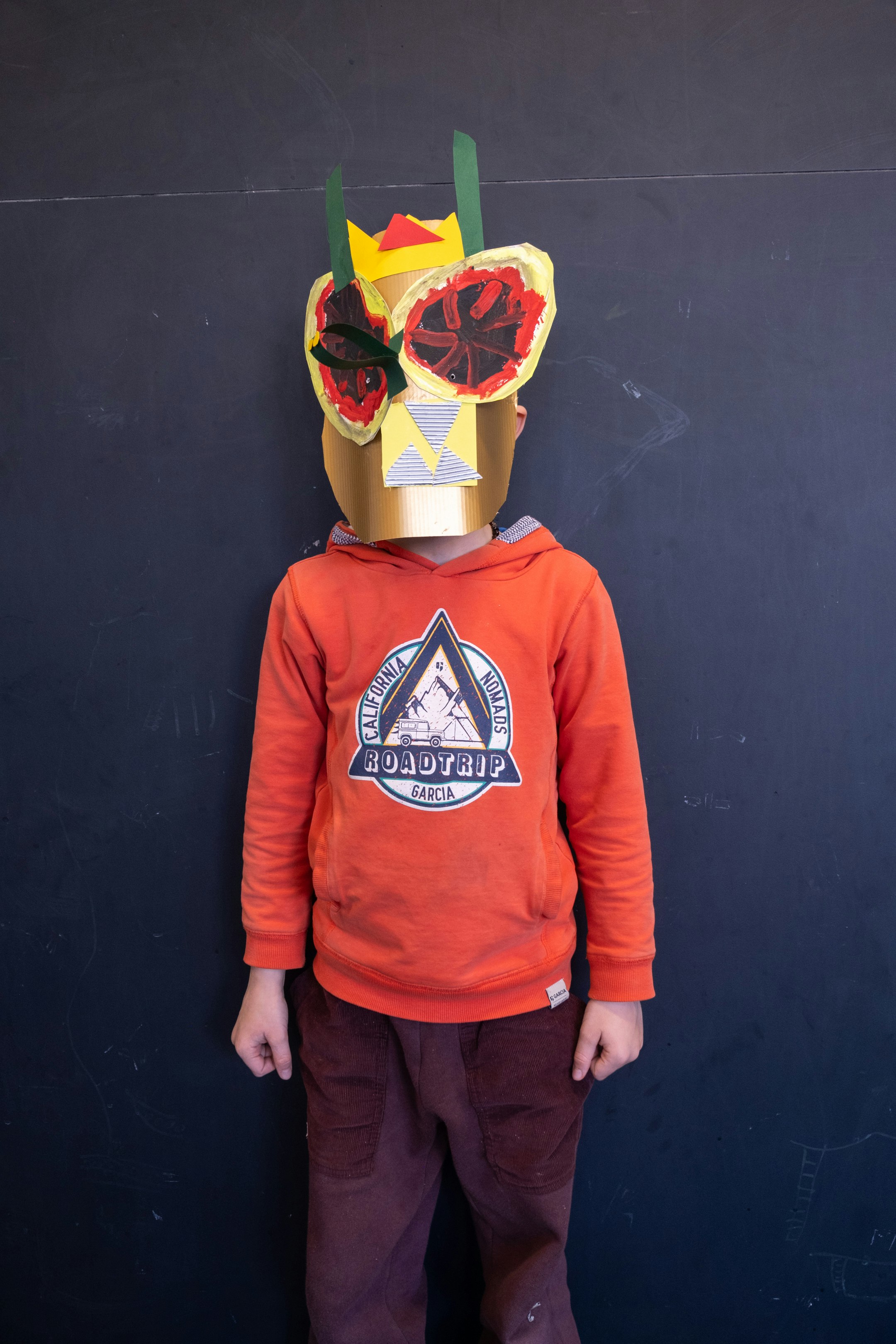 Kind mit Maske