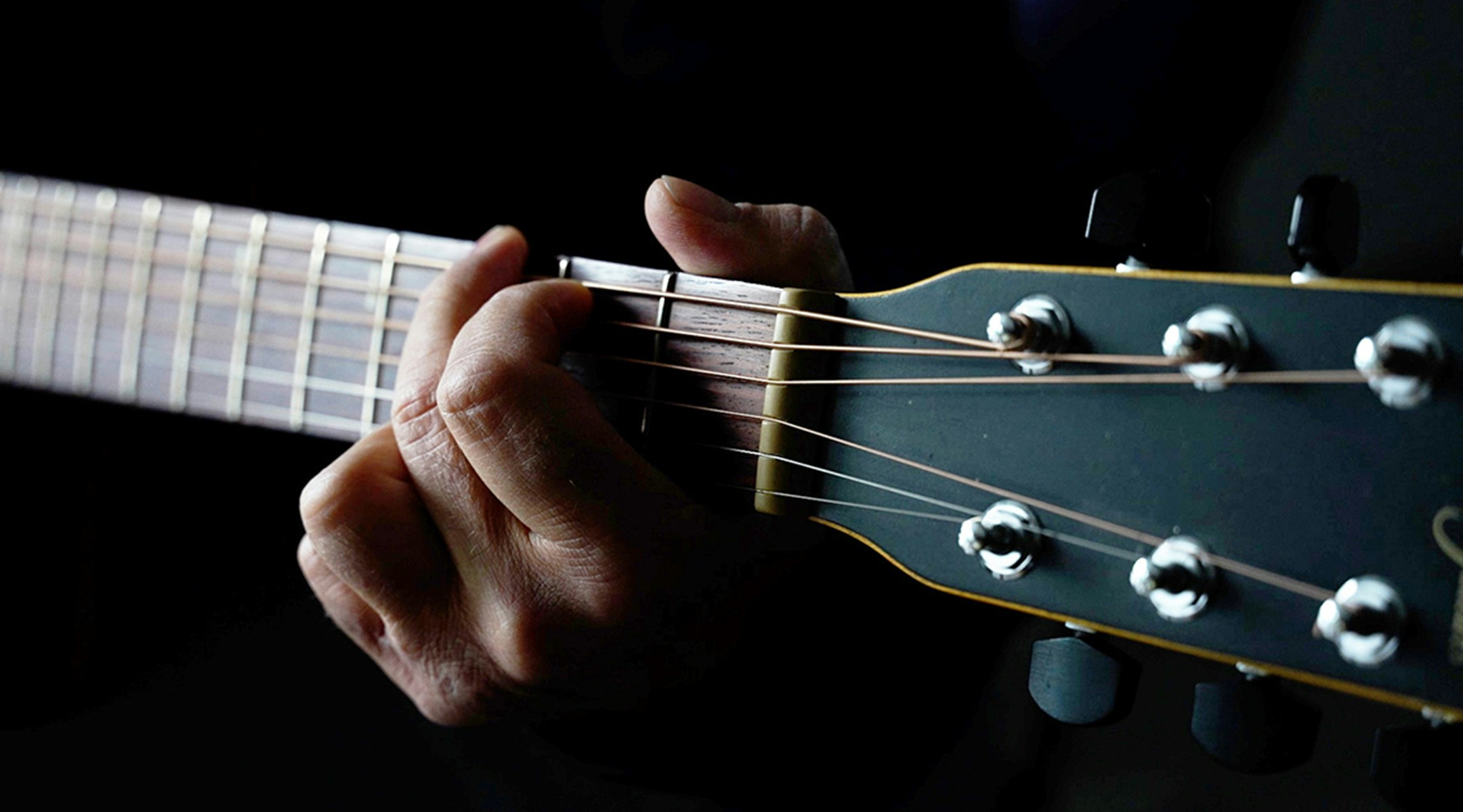 Jil Ryser Videostill Gitarre