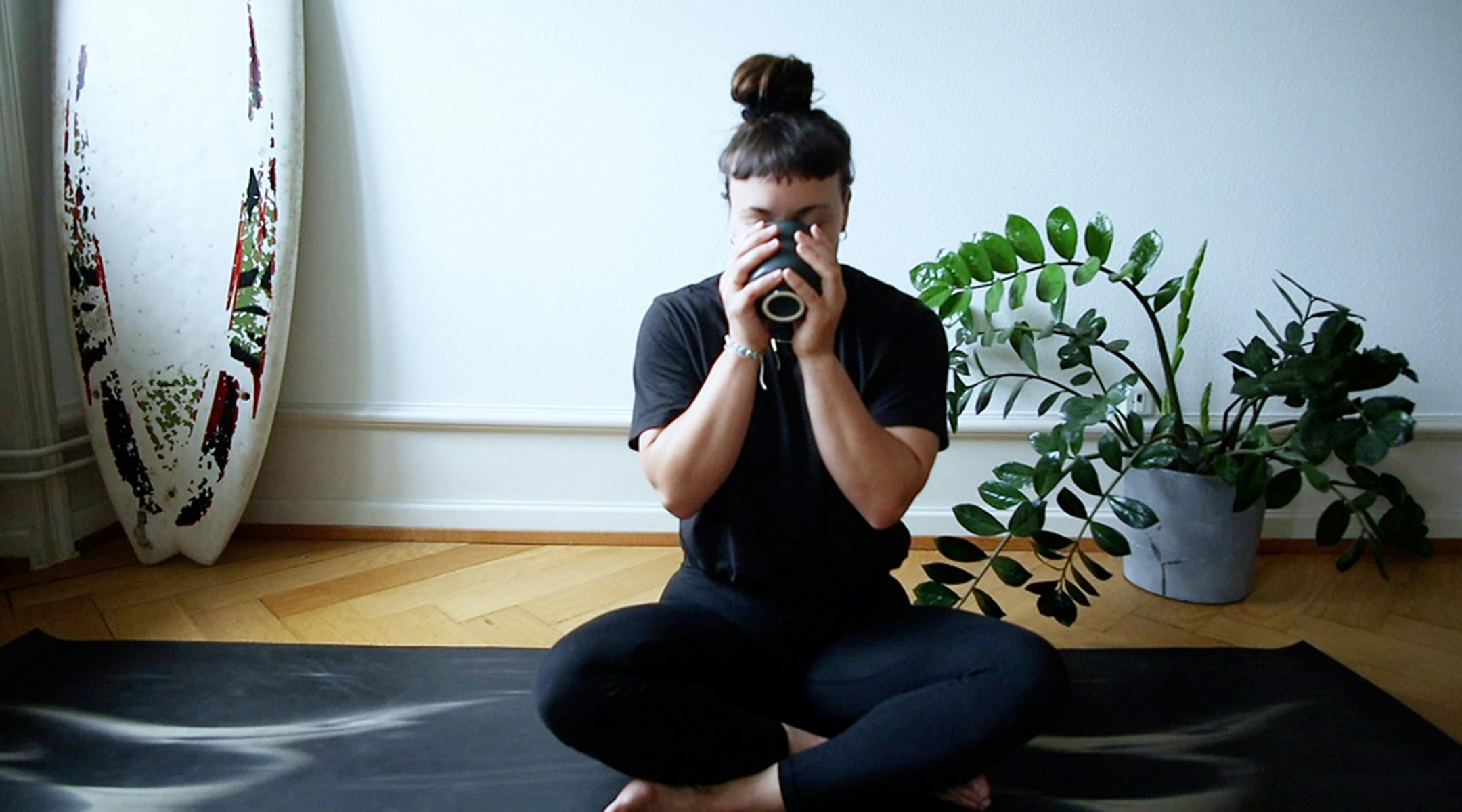 Rebecca Lang Videostill Yoga