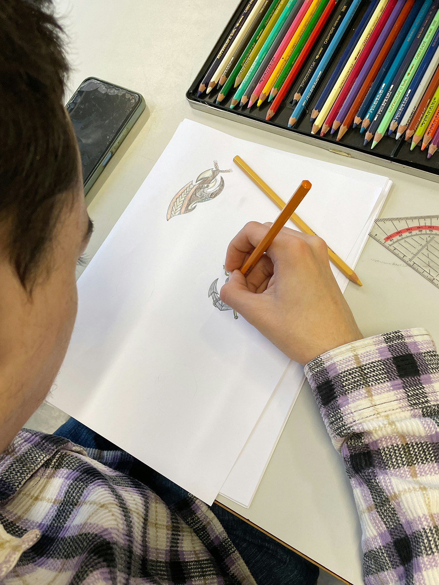 Luzia Vogt Einblilck Werkstatt Goldschmied:in EFZ