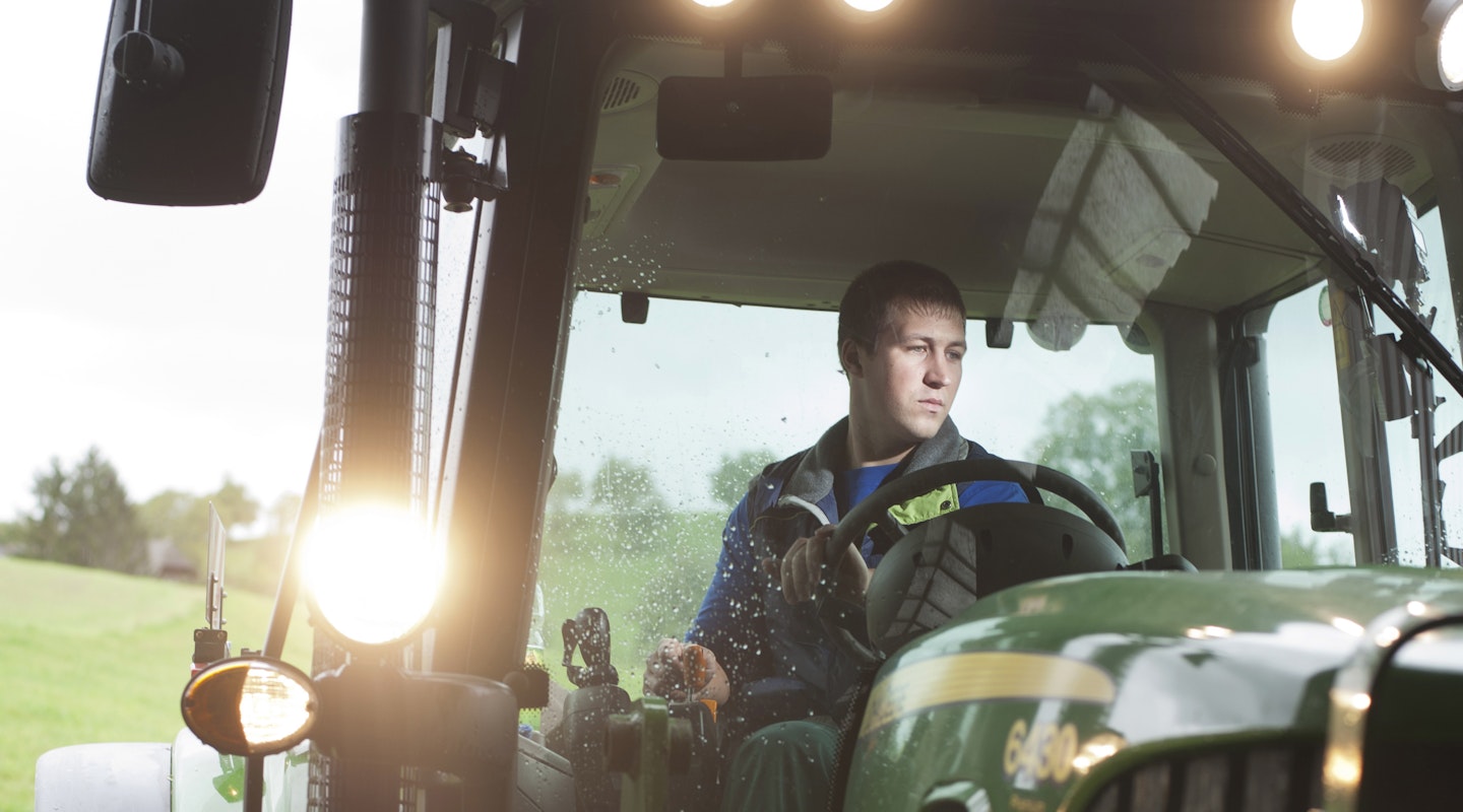 Fotografie Mann auf Traktor