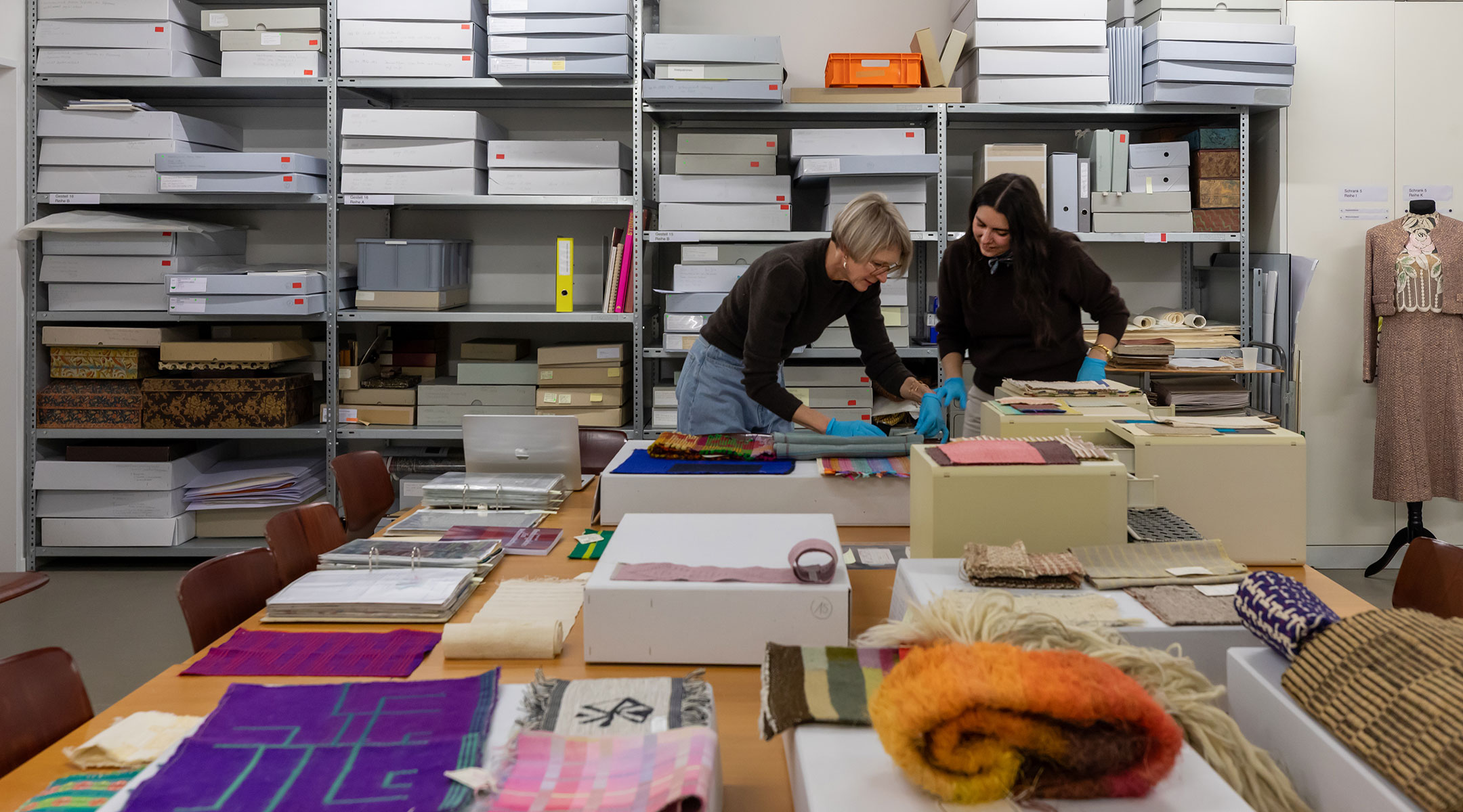 Weberei-Archiv in der Textilsammlung