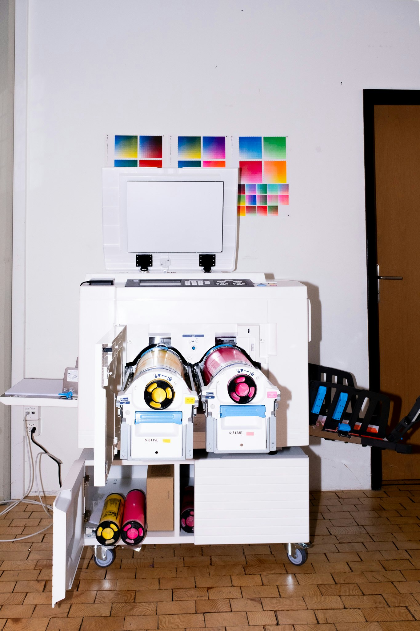 Fotos und Druckmotiv: Nevis Holz, Alumna Propädeutikum 25/26 Risograph