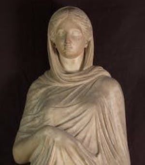 Female statue with ideal portrait