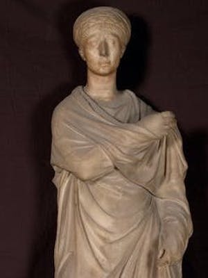 Statua femminile tipo “Piccola Ercolanese”