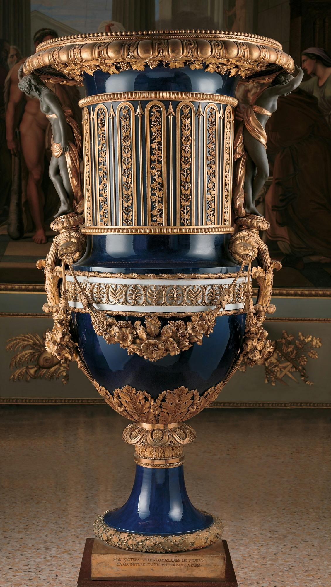 Monumental vase