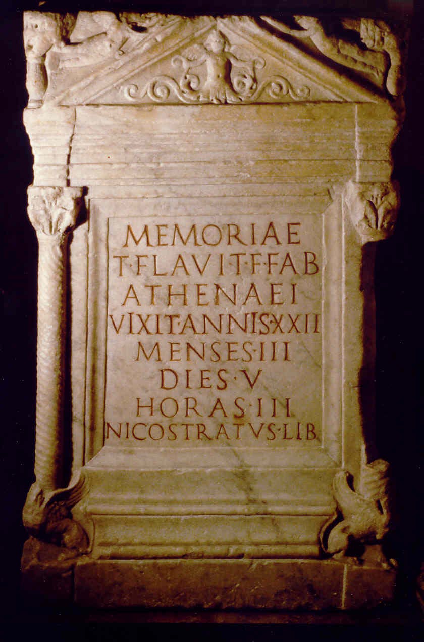 Ara funeraria di Titus Flavius Athenaeus