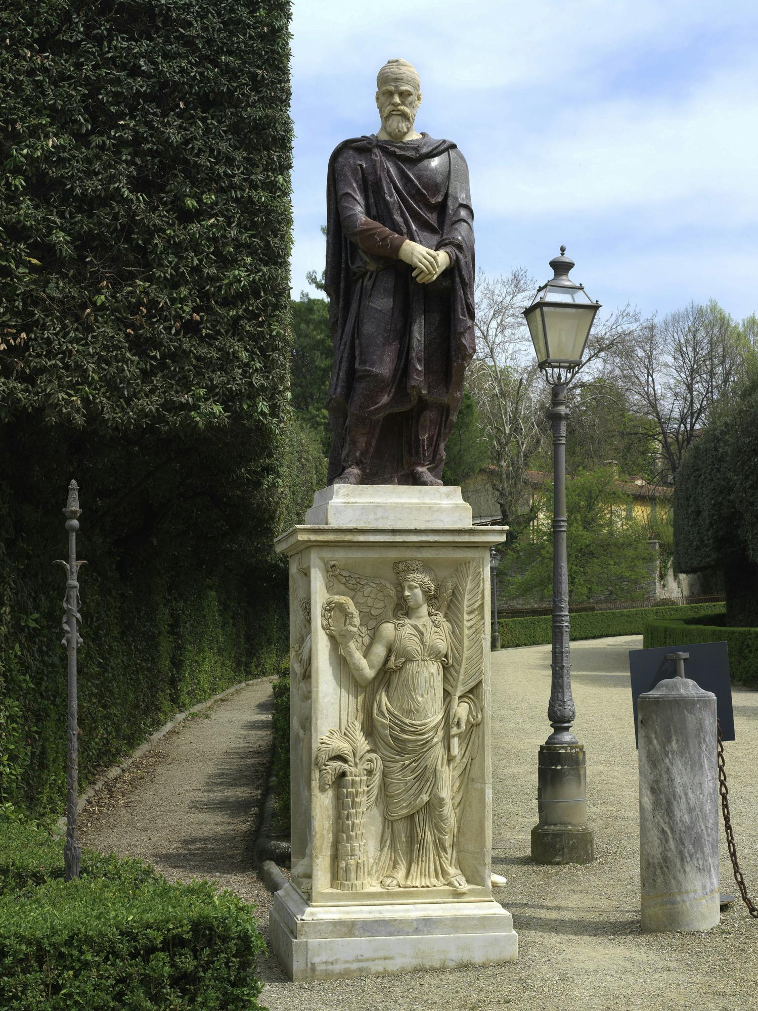 Statue of a barbarian prisoner (Dace pileatus)