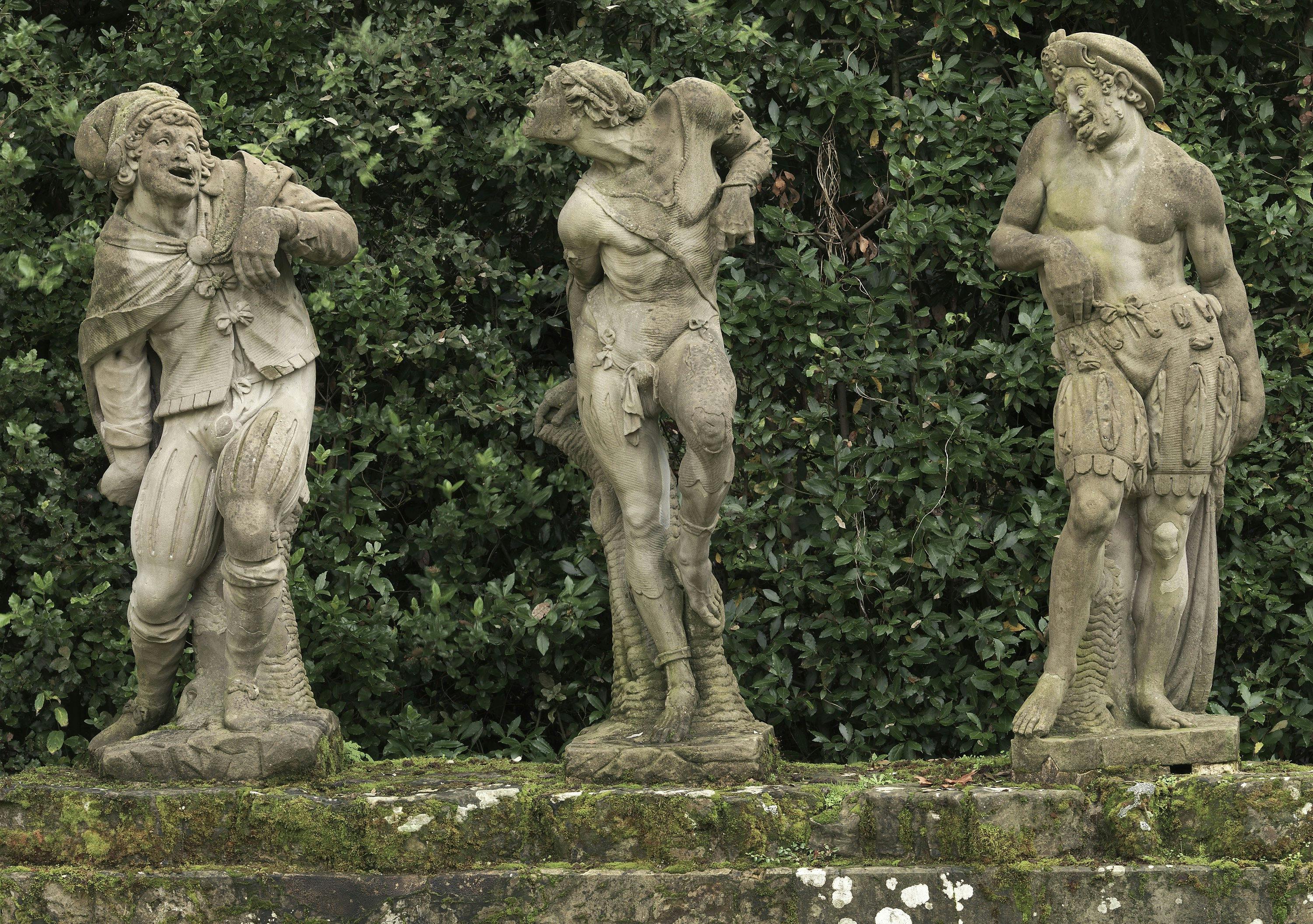 Tre figure di Grottesche o Caramogi