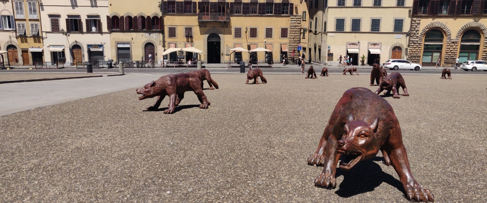 100 Wolves by the Chinese artist Liu Ruowang in Florence 100 Wolves by the Chinese artist Liu Ruowang in Florence