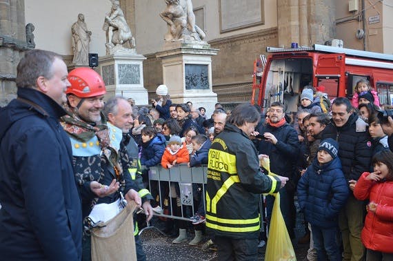 La Befana incontra l’arte e moltiplica la solidarietà!