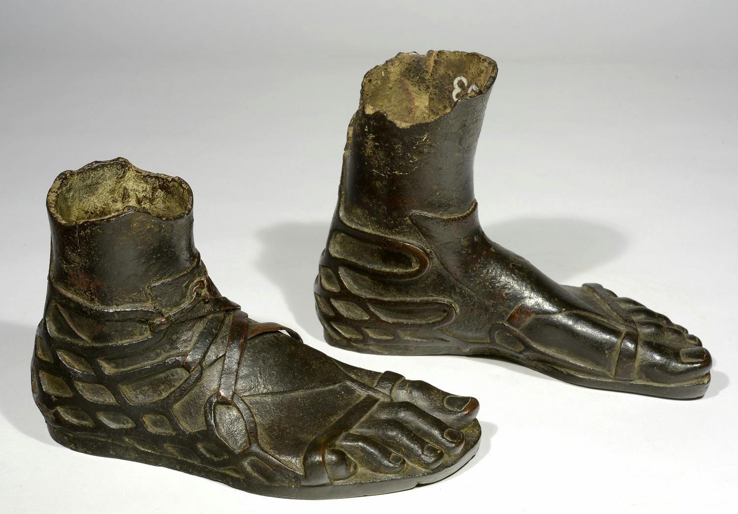Worn by the Gods. The Art of shoemaking in the ancient world, the epic movie and contemporary fashion