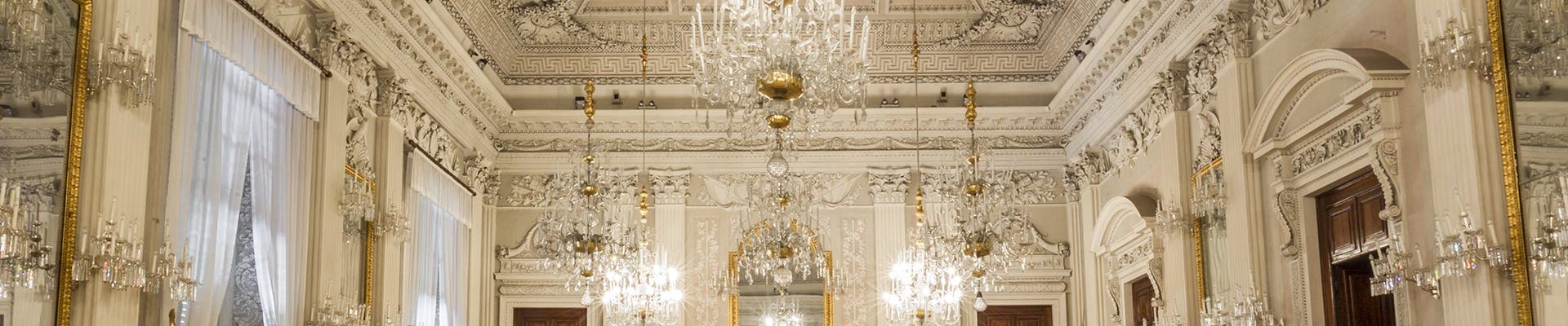 Maggio Musicale Fiorentino presents the second date with the Cycle Mozart in the White Room of Palazzo Pitti Maggio Musicale Fiorentino presents the second date with the Cycle Mozart in the White Room of Palazzo Pitti