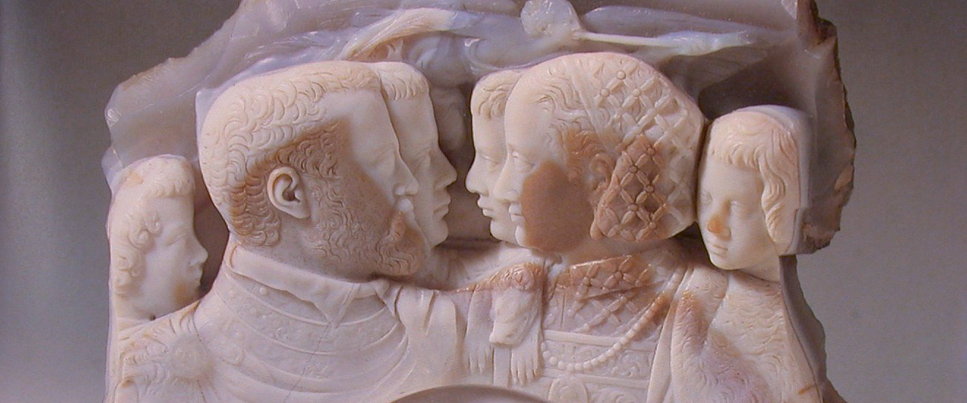 Precious and beautiful. The Medici’s cameos and engravings