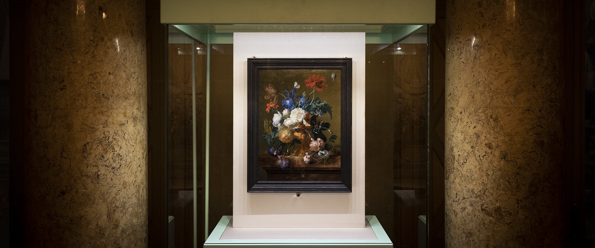 "The Flower Vase" by Jan van Huysum has returned to Pitti Palace!