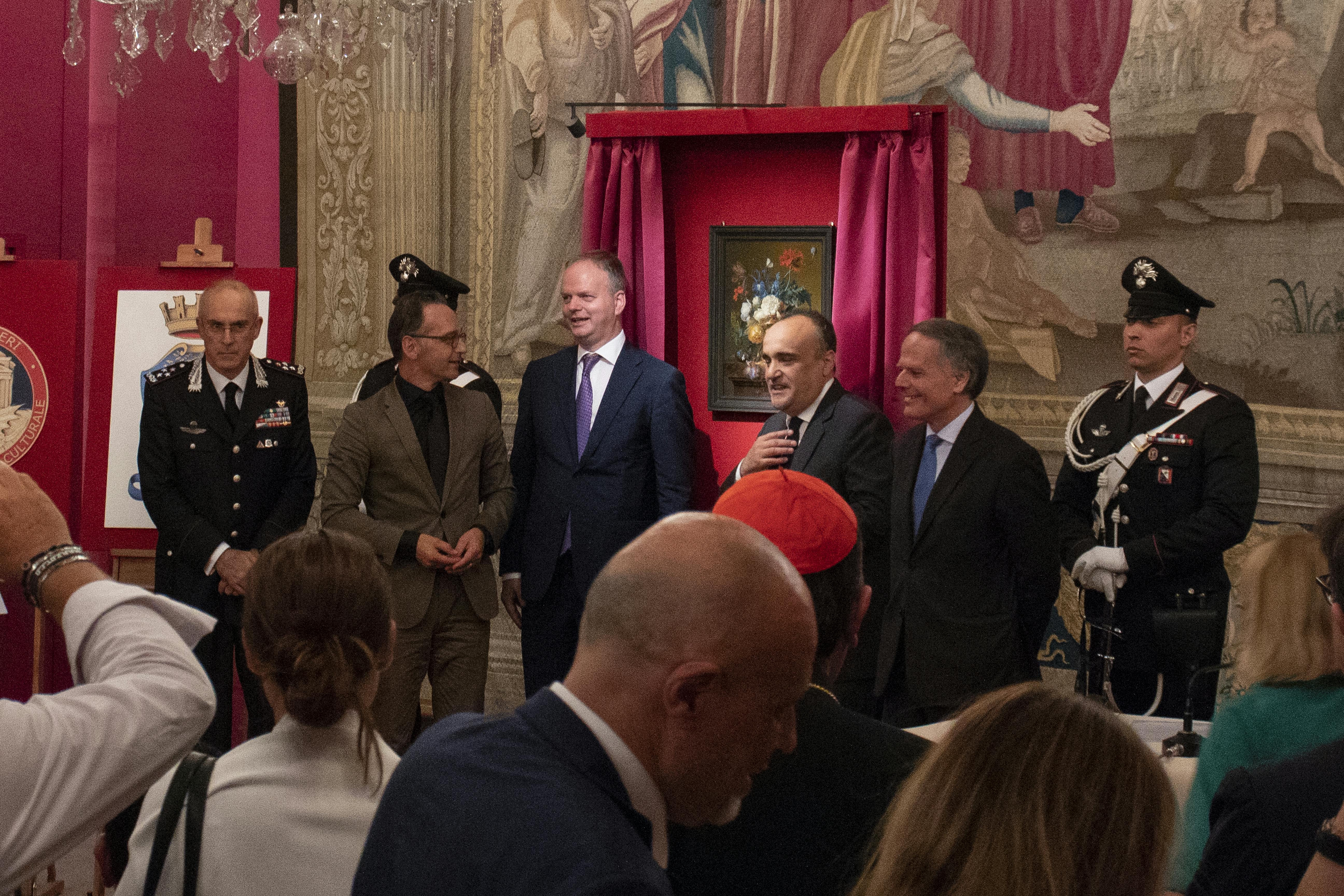 "The Flower Vase" by Jan van Huysum has returned to Pitti Palace!