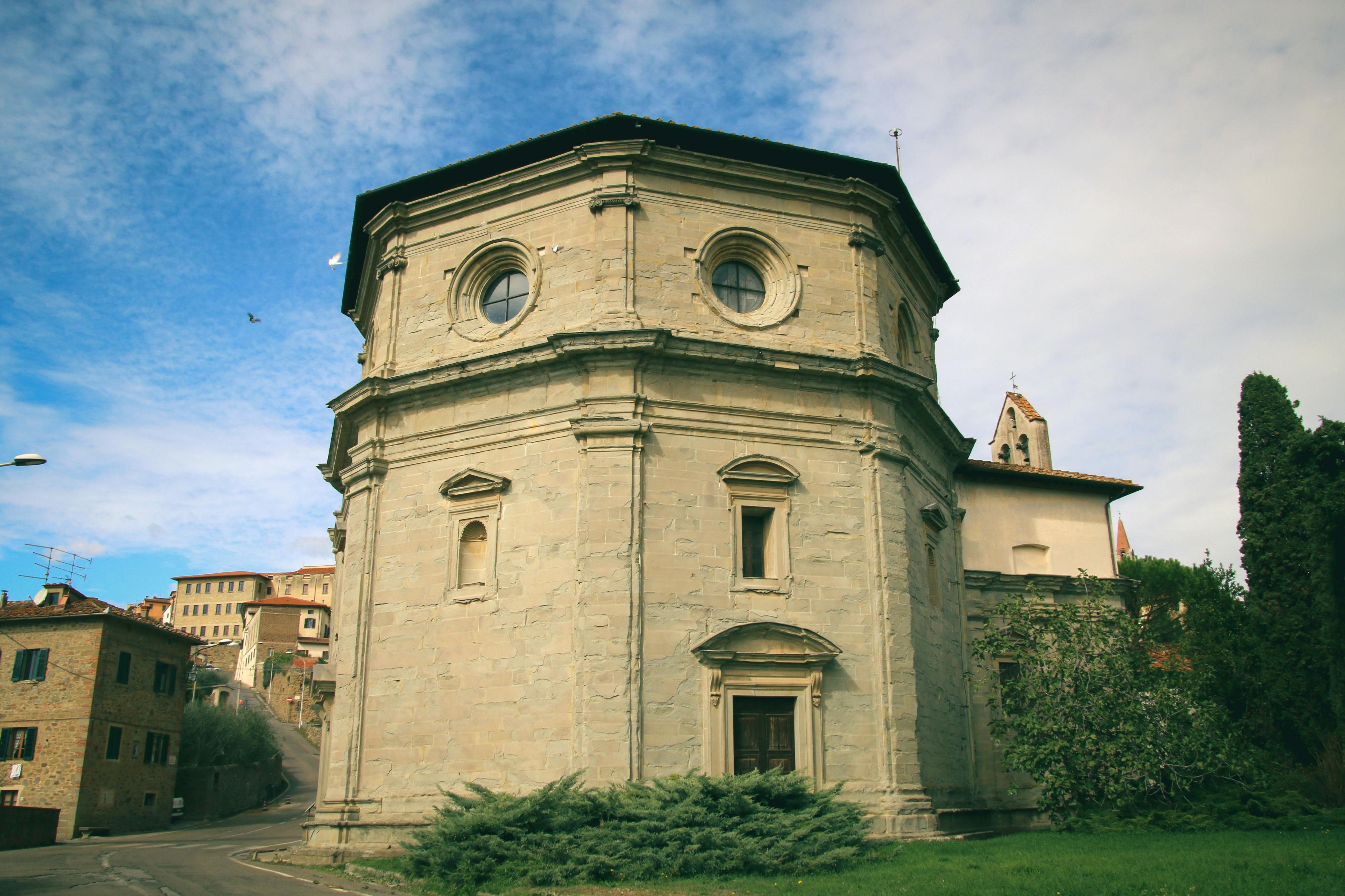 Immagine della facciata della Chiesa della Madonna della Consolazione a Castiglion Fiorentino