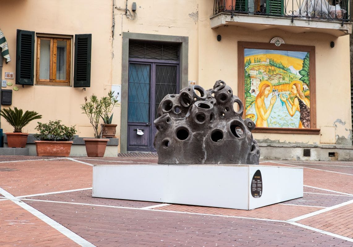 Un'opera d'arte nel centro storico di Montelupo