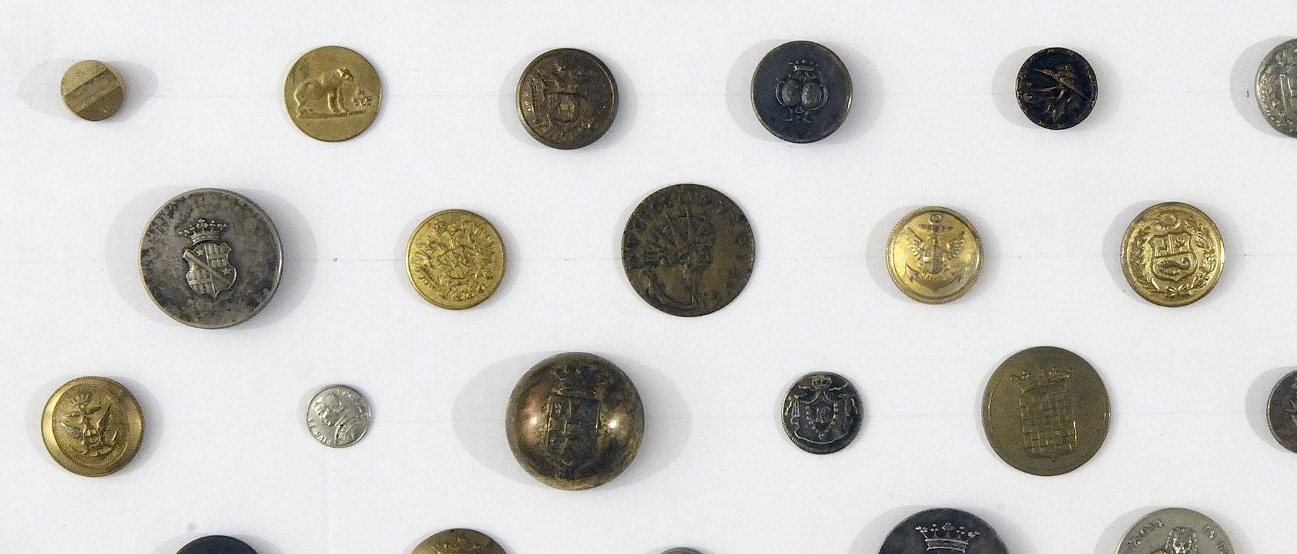 Appesi a un filo. Bottoni alla Galleria del Costume di Palazzo Pitti