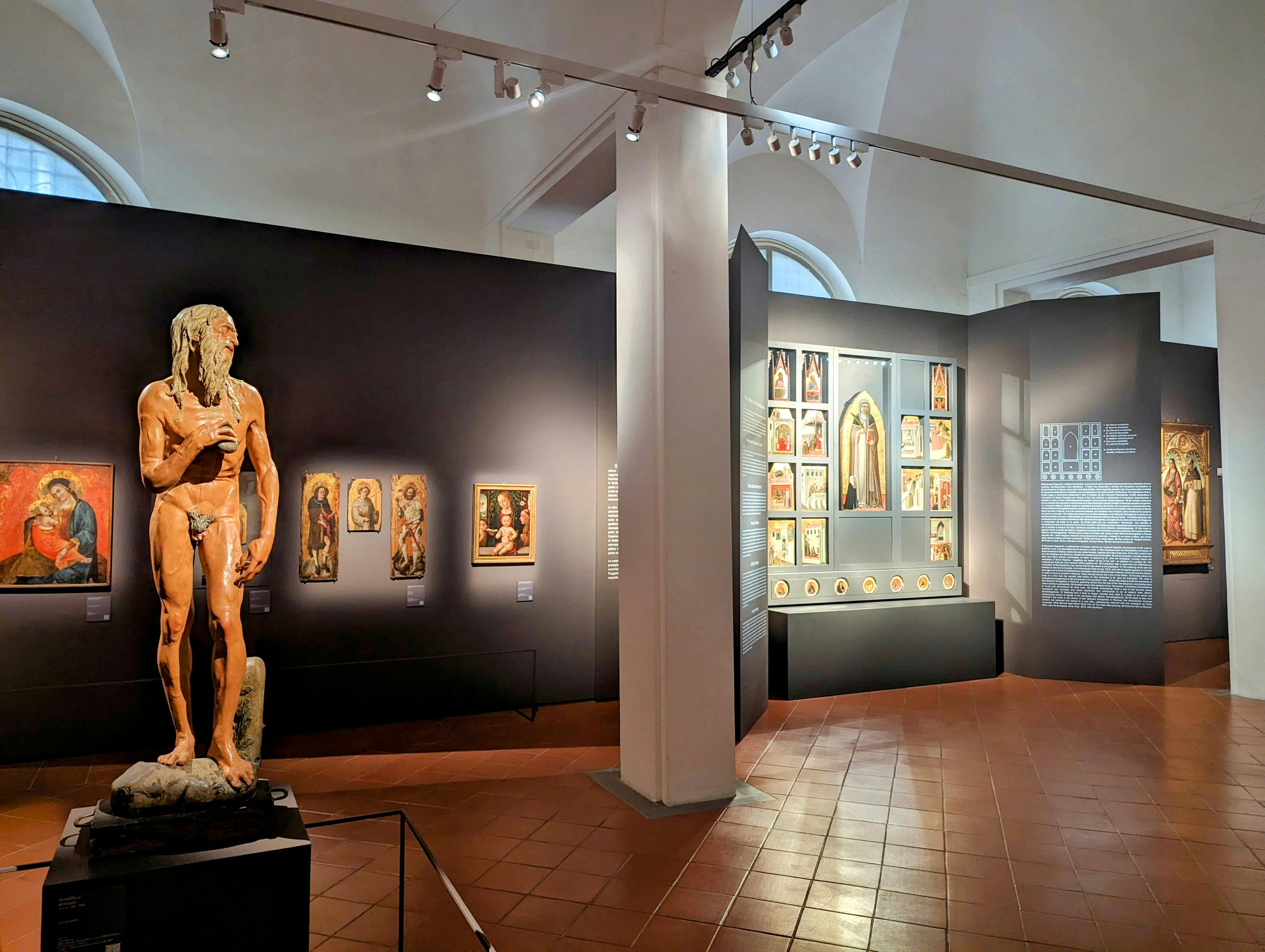 Una sala della Pinacoteca di Faenza con Santa Umiltà