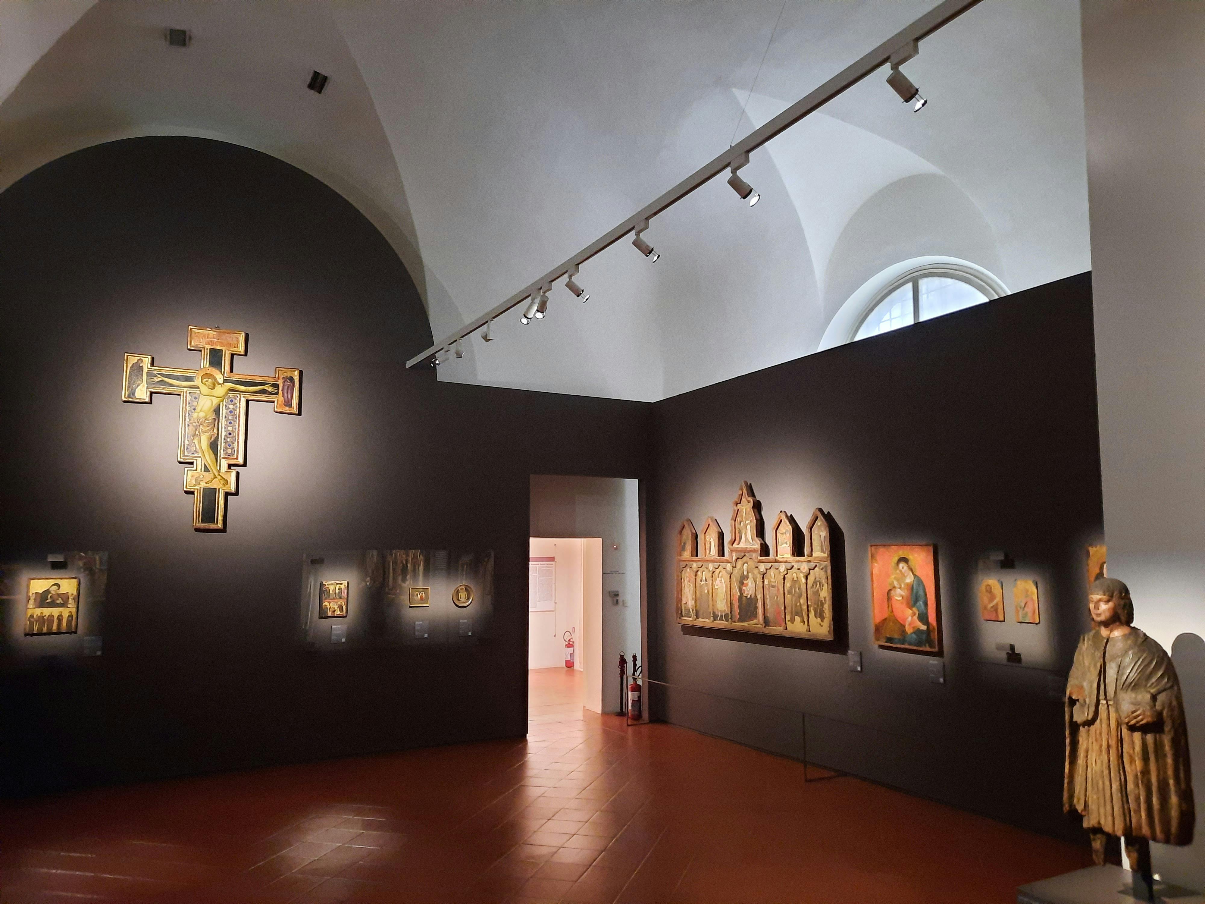 Una sala della mostra di Uffizi Diffusi: "Per immagini e  colori. La storia di Santa Umiltà da Faenza nel capolavoro medievale degli Uffizi".